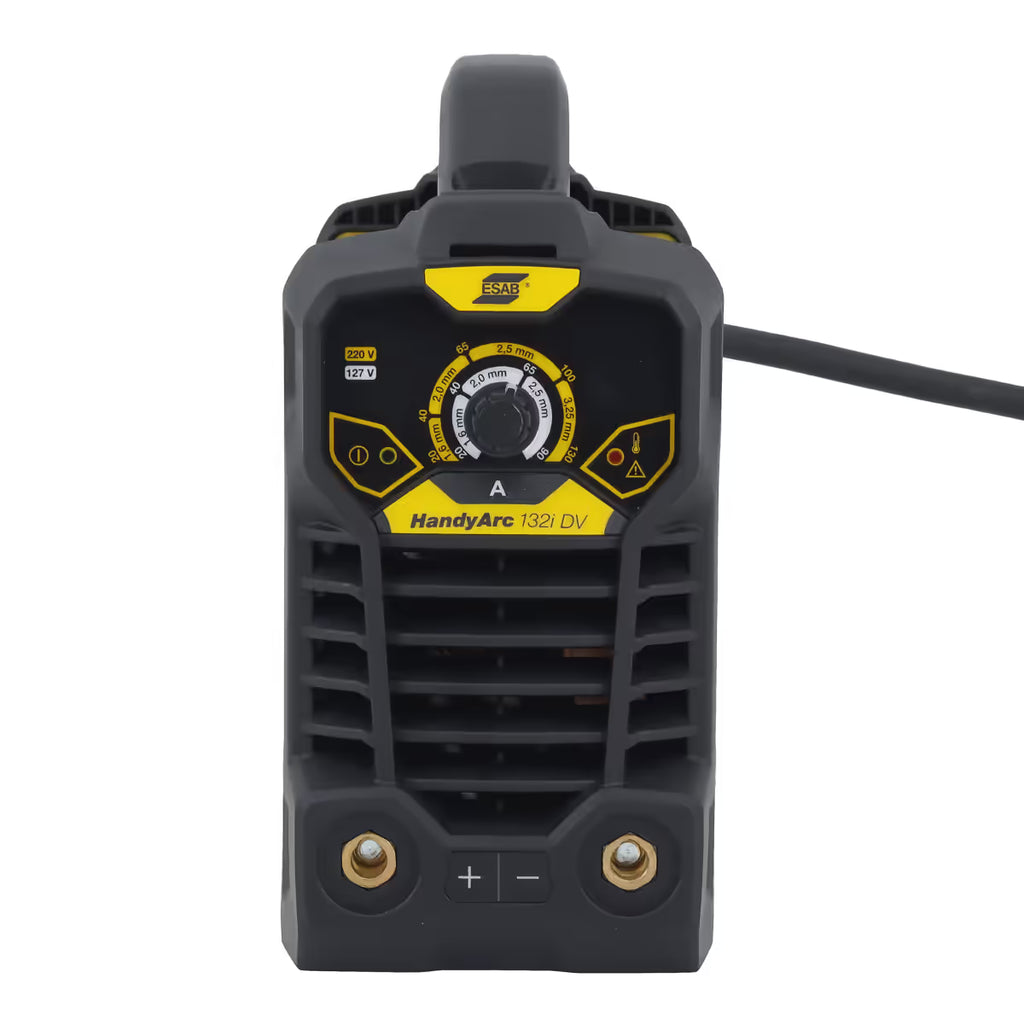 Vista frontal de soldadora ESAB HandyArc 132i DV mostrando perilla de amperaje, indicador dual 220V/127V y terminales de conexión - Ferretería La Palma - 1430038