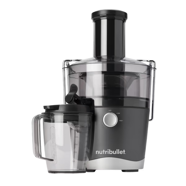 Extractor de jugos Nutribullet Juicer de 800W con jarra para jugo de 27 oz con tapadera de sellado sobre fondo blanco - Imágen con fondo transparente - Ferretería La Palma - 1690019