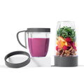 Kit complementario Deluxe Nutribullet para 600W y 900W con vasos intercambiables, batido preparado y frutas frescas sobre fondo blanco - Ferretería La Palma - 1690008