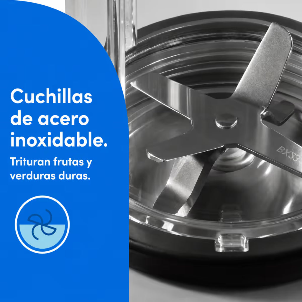 Vista en detalle de las cuchillas de acero inoxidable de la licuadora personal Nutribullet Pro, junto a un diseño de fondo azul con texto informativo - Almacén La Palma - 1690015