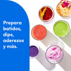 Vista cenital de varios vasos con batidos de diferentes colores, dips y aderezos preparados con la licuadora personal Nutribullet Pro, junto a un diseño de fondo azul con texto informativo - Almacén La Palma - 1690015