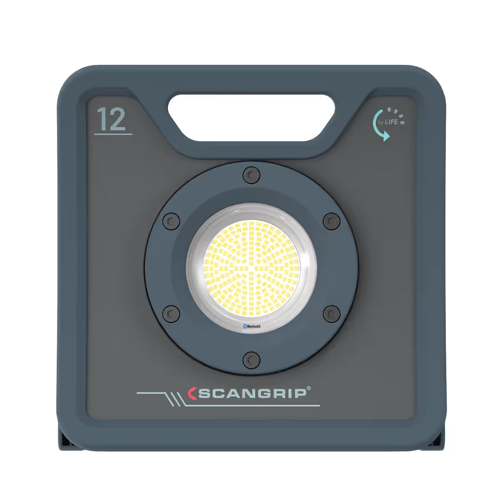 Vista frontal del reflector led industrial Scangrip NOVA 12 mostrando su potente panel de luz central sobre fondo blanco - Ferretería La Palma - 1870005