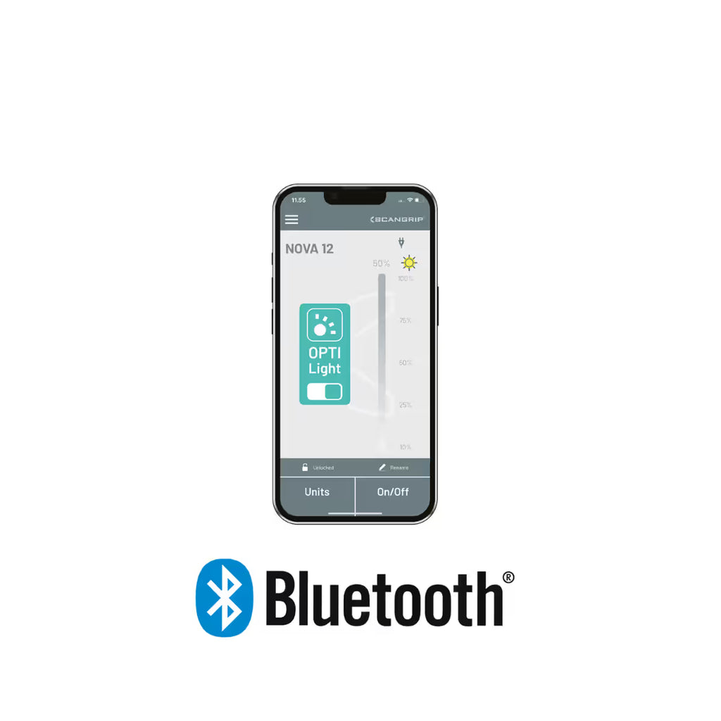 Vista de un teléfono inteligente mostrando la aplicación móvil de Scangrip para el control inalámbrico por Bluetooth del reflector NOVA 12 sobre fondo blanco - Ferretería La Palma - 1870005