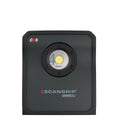 Vista frontal del reflector LED Scangrip NOVA 4 CONNECT mostrando su lente central COB e indicador de Bluetooth sobre fondo blanco - Ferretería La Palma - 1870009