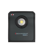 Vista frontal del reflector LED Scangrip NOVA 4 CONNECT mostrando su lente central COB e indicador de Bluetooth sobre fondo blanco - Ferretería La Palma - 1870009