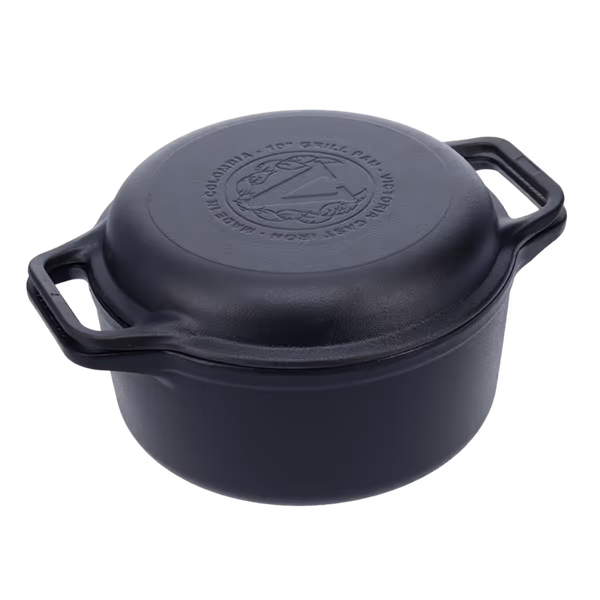 Vista en perspectiva del Combo Cooker 2 en 1 Victoria de 5.7 litros en hierro fundido esmaltado con tapa y doble asa lateral - Imágen con fondo transparente - Ferretería La Palma - 1050079