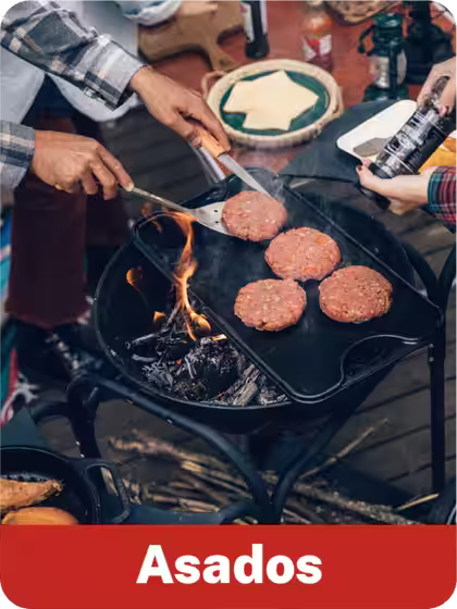 Tortas de carne para hamburguesas preparadas en una plancha para asar de hierro fundido Victoria - - Disponible en Ferretería La Palma