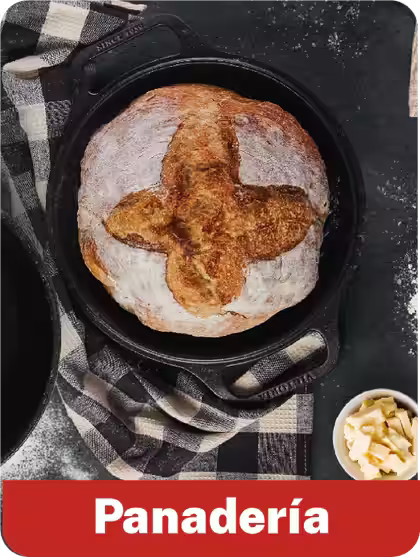 Pan preparado en un horno holandes de hierro fundido Victoria - Disponible en Ferretería La Palma