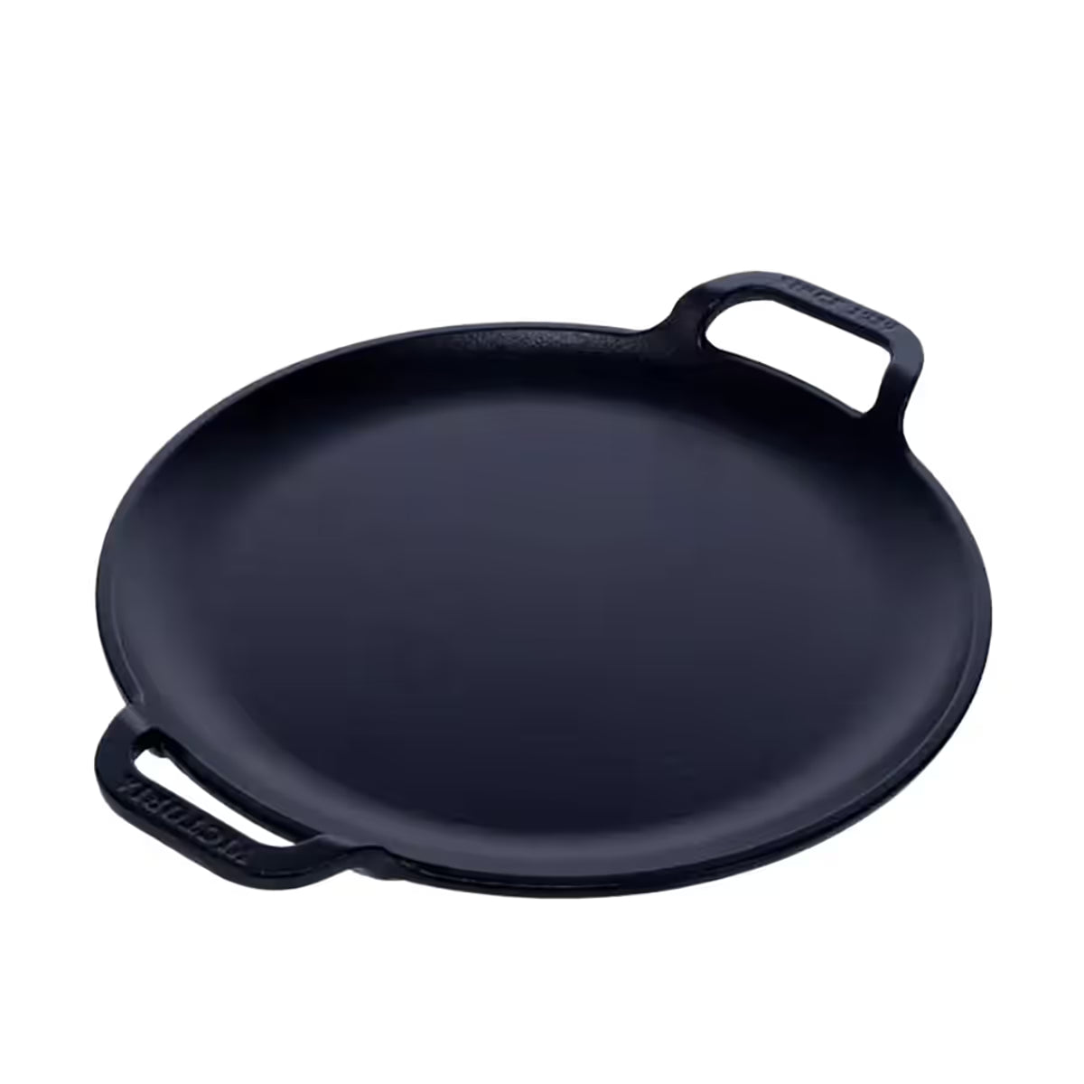 Vista en perspectiva de la plancha redonda para pizza y crepas Victoria de 25 cm en hierro fundido esmaltado con doble asa lateral - Ferretería La Palma - 1050086