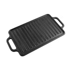 Vista en perspectiva de la cara estriada tipo grill de la plancha reversible Victoria de 33x21 cm en hierro fundido curado con doble asa lateral - Ferretería La Palma - 1050091