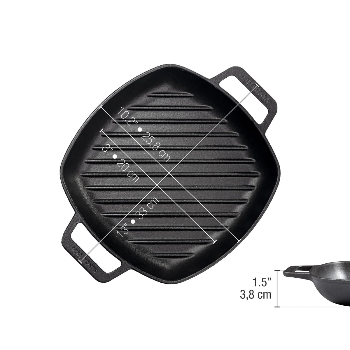 Infografía de medidas del sartén grill cuadrado Victoria de 25 cm en hierro fundido esmaltado detallando ancho de 25,8 cm, base de 20 cm, largo total de 33 cm y altura de 3,8 cm - Ferretería La Palma - 1050090