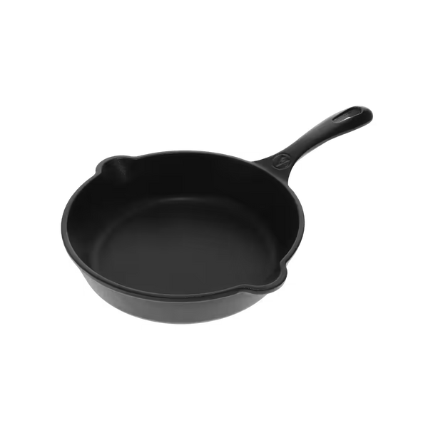 Sartén de hierro fundido esmaltado Victoria 20 cm, diseño con mango ergonómico y doble pico vertedor para cocinar - Ferretería La Palma - imagen con fondo transparente - 1050013