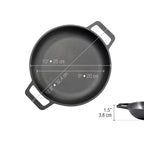 Infografía de medidas del sartén redondo Victoria de 25 cm en hierro fundido curado detallando diámetro de 25 cm, base de 20 cm, largo total de 32,4 cm y altura de 3,8 cm - Ferretería La Palma - 1050068