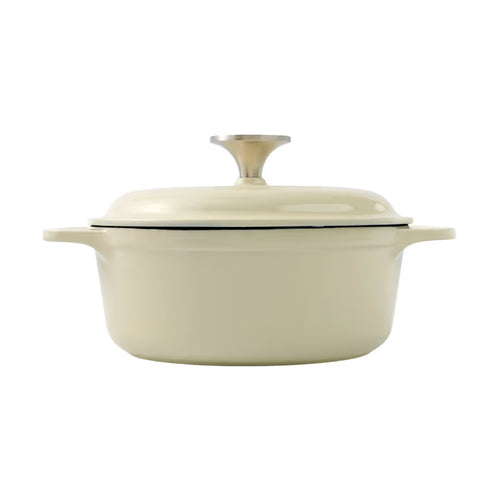 Vista frontal del horno holandés de hierro fundido esmaltado Victoria White Sable de 1.9 litros con tapa sobre fondo blanco - Ferretería La Palma - 105155