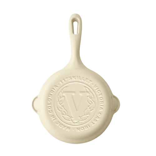 Vista posterior del sartén Victoria White Sable de 14 cm con base esmaltada beige y sello de marca grabado - Ferretería La Palma - 1050144