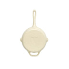 Vista posterior del sartén Victoria White Sable de 23 cm con base esmaltada en color beige y sello de marca Victoria grabado - Ferretería La Palma - 1050143
